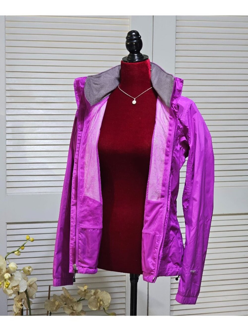 The North Face Women's Magenta HyVent Rain Resolve Jacket Size Small 2618 - Picture 9 of 15